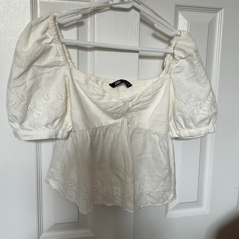 Zara puff sleeved crochet crop top size small